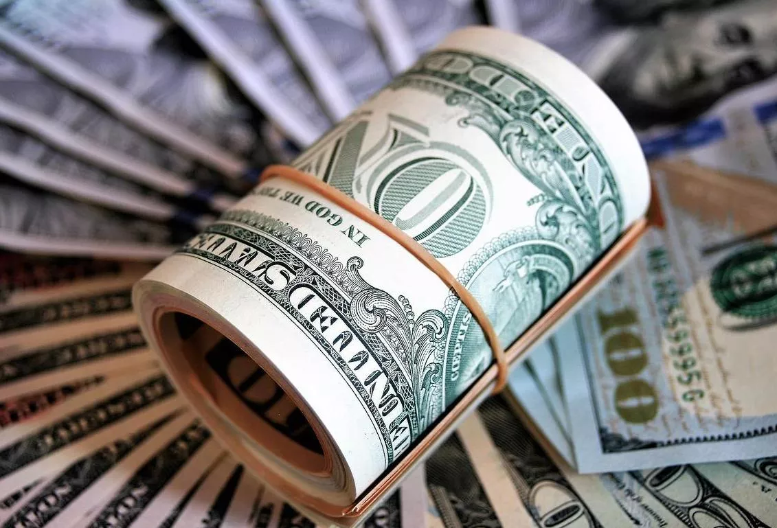 Roll of many $100 bills image Goldman Sachs Raising Capital
